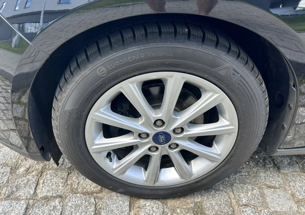 Ford Focus cena 38900 przebieg: 147000, rok produkcji 2015 z Wałbrzych małe 742